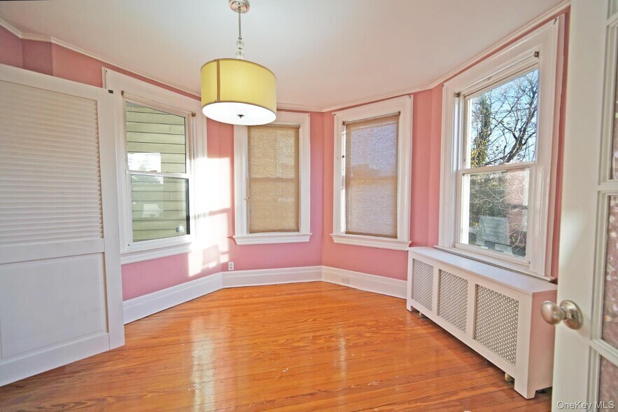 Building Photo - 21 Lake Ave