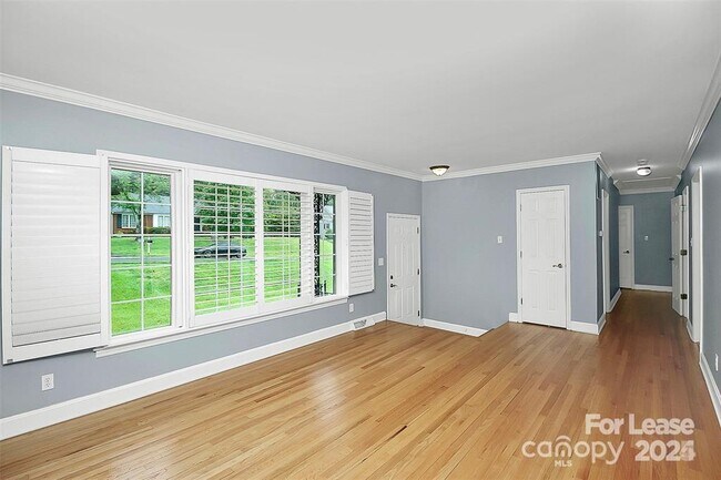 Building Photo - 6908 Lancer Dr