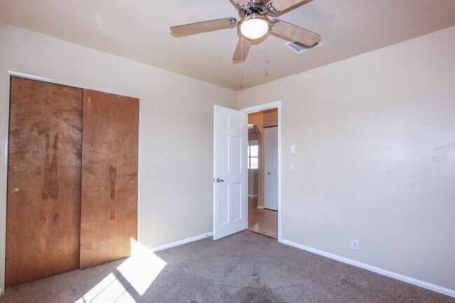 Building Photo - Large 2 story Home in Prescott Valley