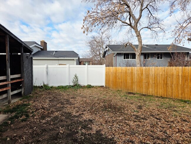 Building Photo - 1968 E 5850 S