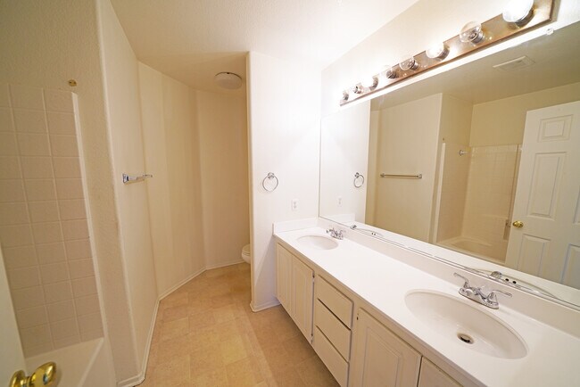 Building Photo - 29070 St Tropez Pl