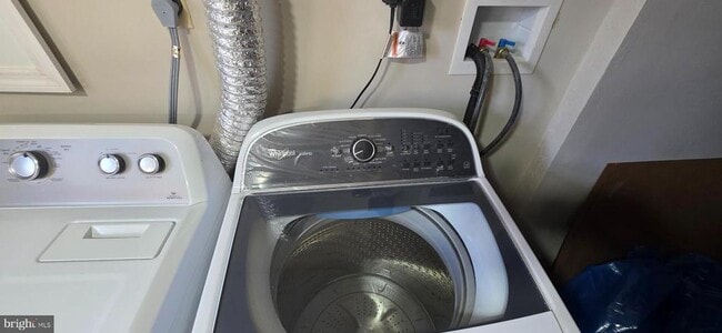 Building Photo - 7886 Marioak Dr