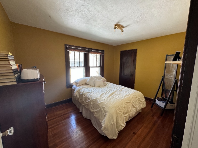 Building Photo - 336 N Lesley Ave