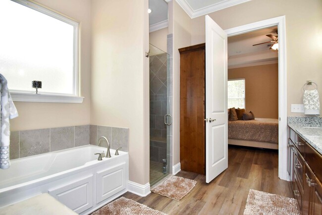 Building Photo - Beautiful 5 Bed 4 Bath Home in Ruston!