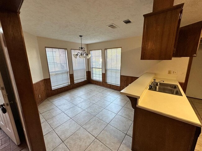 Building Photo - 1500 N Grant Dr