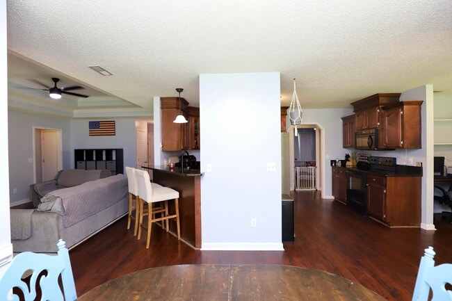 Building Photo - 4370 Excursion Dr