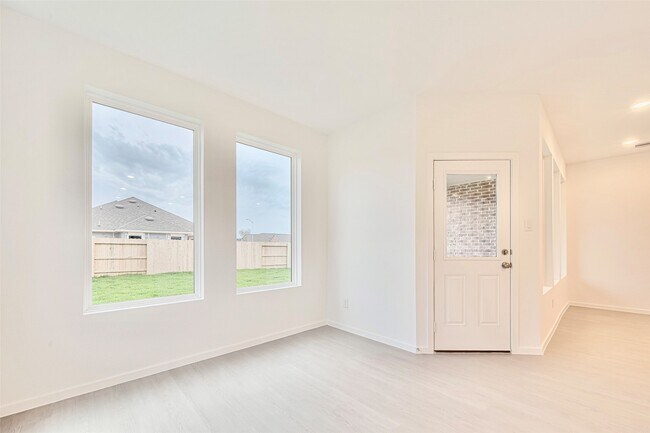 Building Photo - 6822 Yellow Jessamine Ln