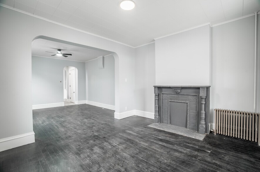 Building Photo - 618 Miami St