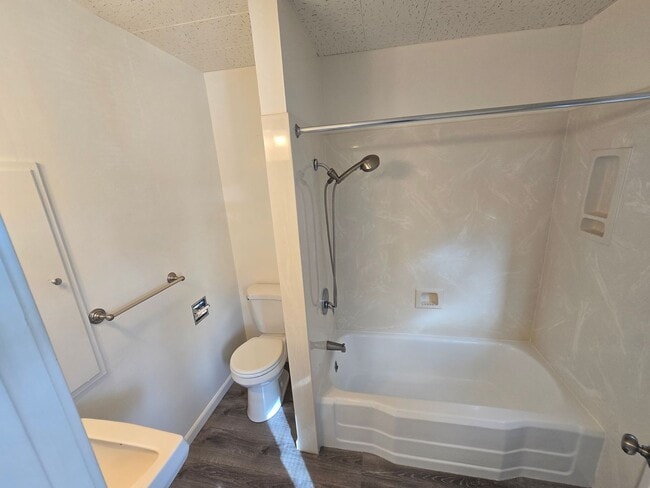 Building Photo - Beautifully Remodeled 2nd Floor Unit near downtown Martinez...