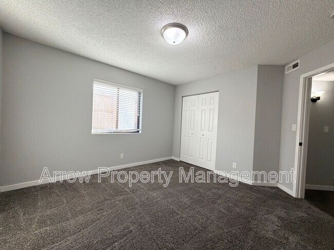 Building Photo - 3405 Holdrege St