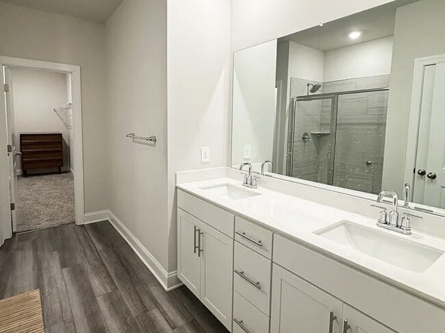 Building Photo - Spacious 4 Bedroom Home with Main-Level Primary and 2-Car Garage