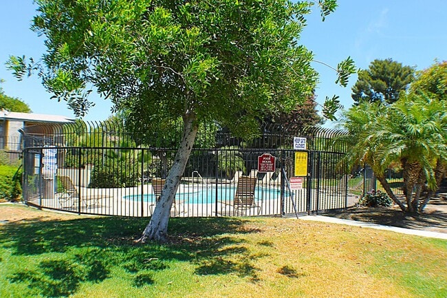 Building Photo - 1150 S Meadow Ln