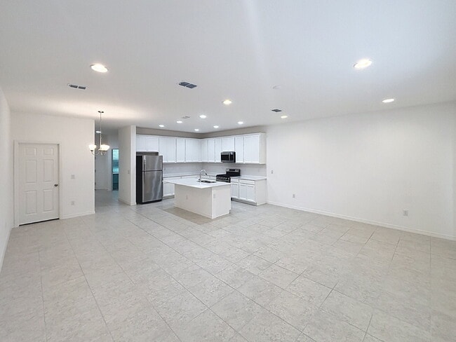 Building Photo - 6310 Goldcoast Ave