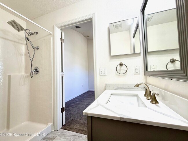 Building Photo - 160 Eureka Ave NE