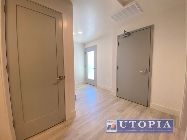 Building Photo - Newly Built 3Bd/2Ba Townhouse Style Home w...