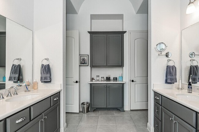 Building Photo - 6110 Meadow Bluff Ct