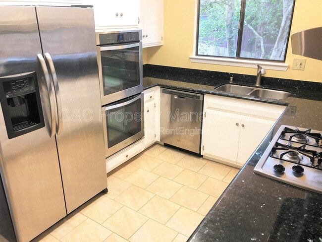 Building Photo - 4084 Los Altos Dr