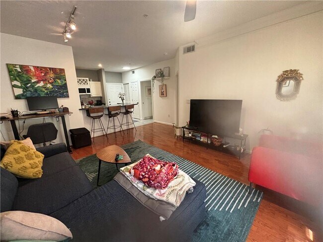 Building Photo - 955 Juniper St NE