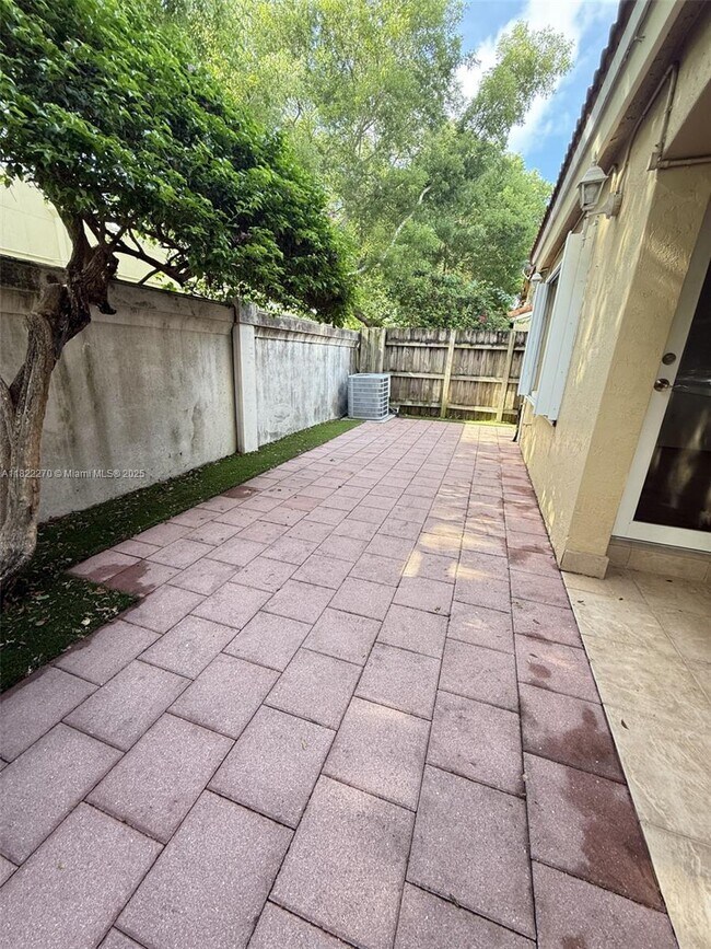Building Photo - 7121 SW 158th Ct