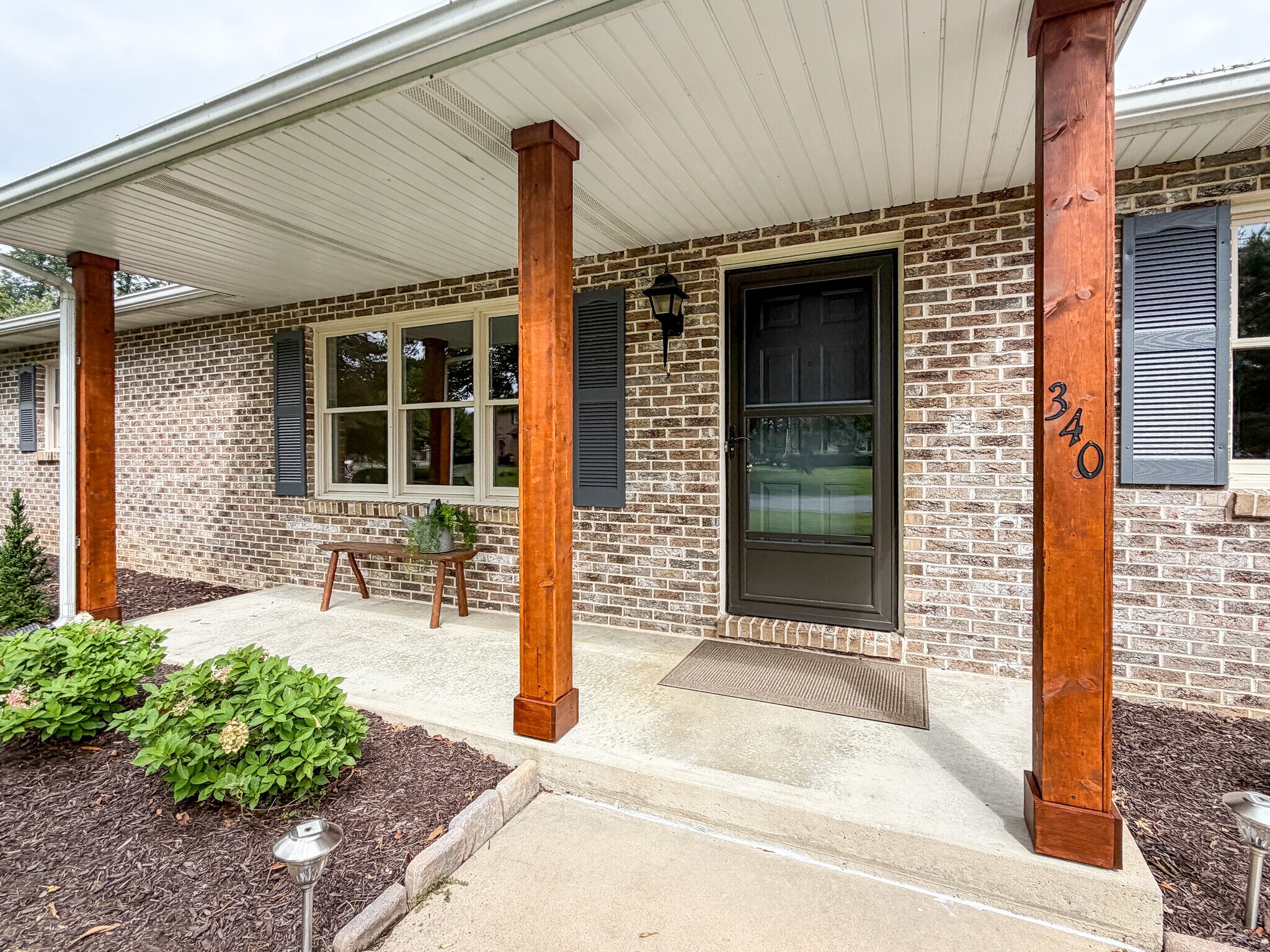 Building Photo - 340 Woodchuck Dr