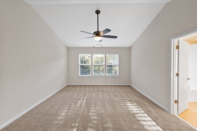 Building Photo - 3 Bed 2.5 Bath Home located in Heritage Hills, Wake Forest