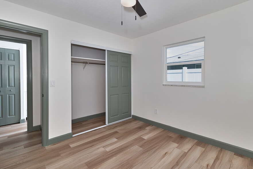 Building Photo - 508 91st Ave N