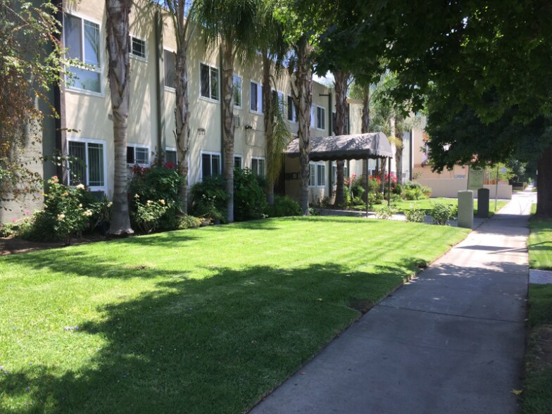 Building Photo - 13423 Burbank Blvd