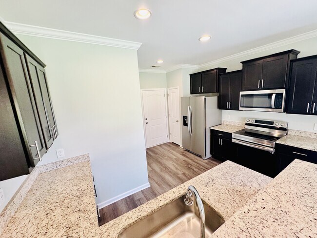 Building Photo - 464 Honeyhill Lp