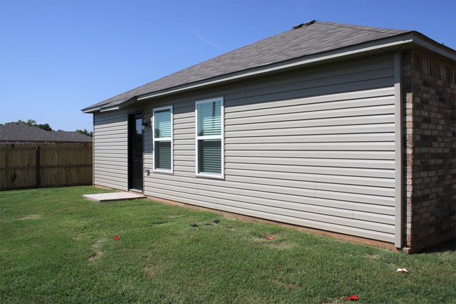 Building Photo - 13304 Beekman Dr