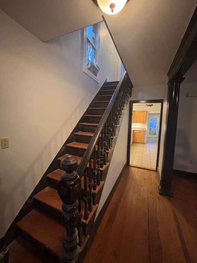 Building Photo - 318 Front St