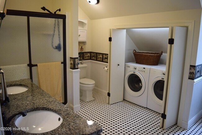 Building Photo - 245 Blue Valley Rd