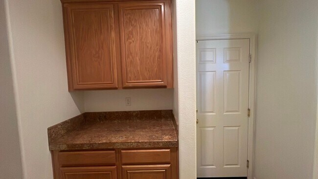 Building Photo - West Palmdale Home in Golf Course