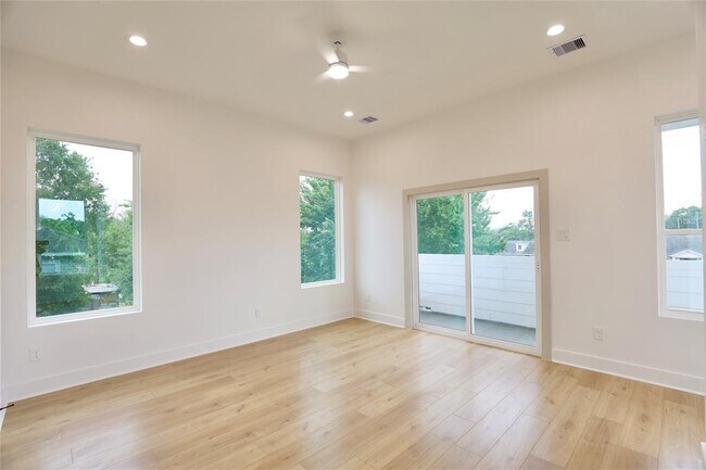 Building Photo - 510 E 37th St