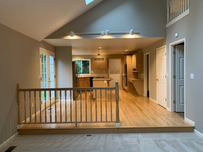 Building Photo - Location location 4 bedroom, 2.5 bath in t...