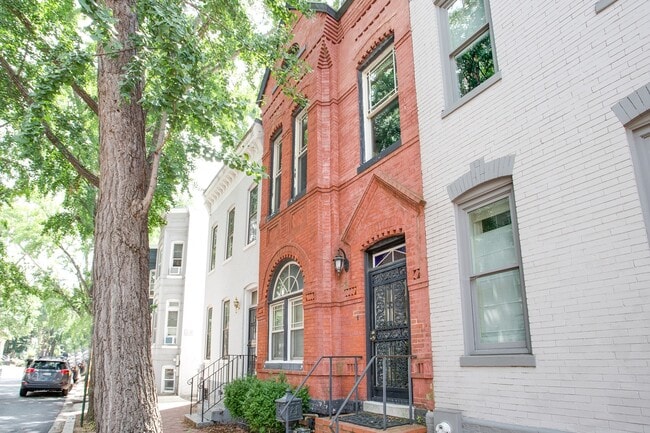 Building Photo - 1512 Swann St NW