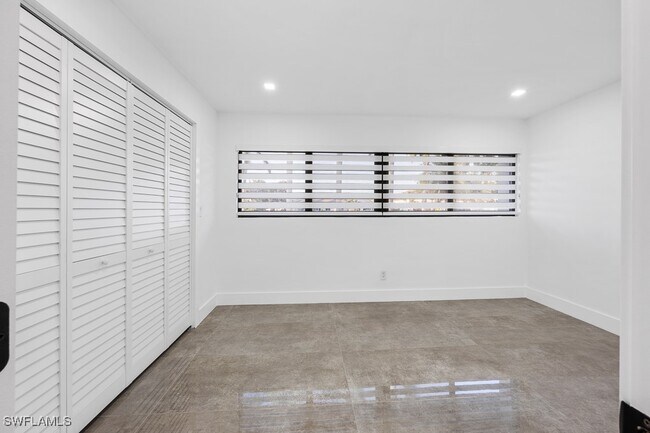Building Photo - 112 Bayshore Dr