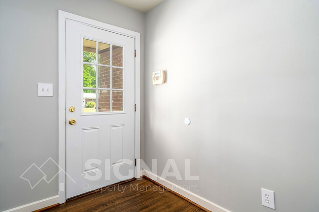 Building Photo - 1288 Hiawatha Dr NE