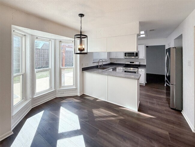 Building Photo - 1713 River Birch Dr