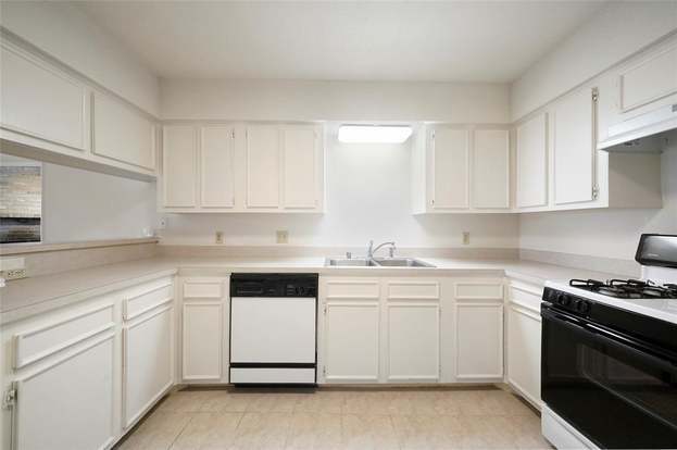 Building Photo - 1716 Huge Oaks St