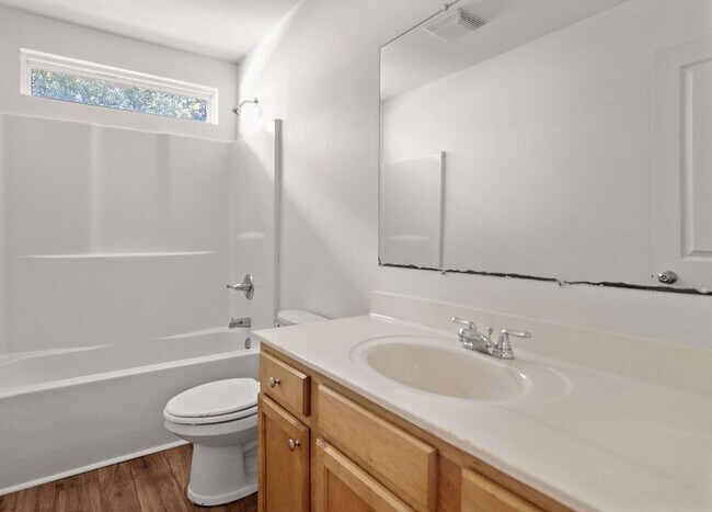 Building Photo - 415 W 33rd Ave
