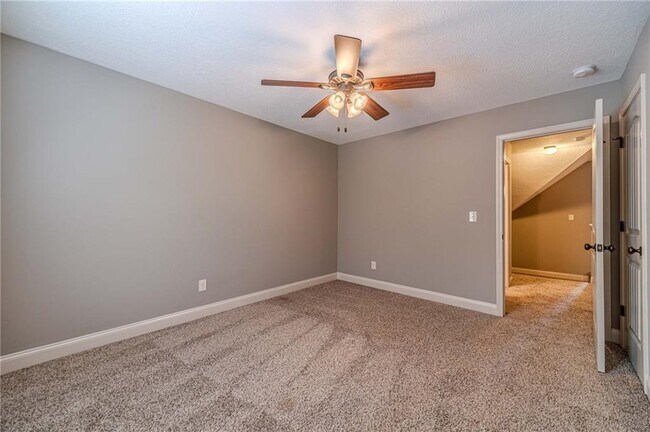 Building Photo - 511 Lena Dr