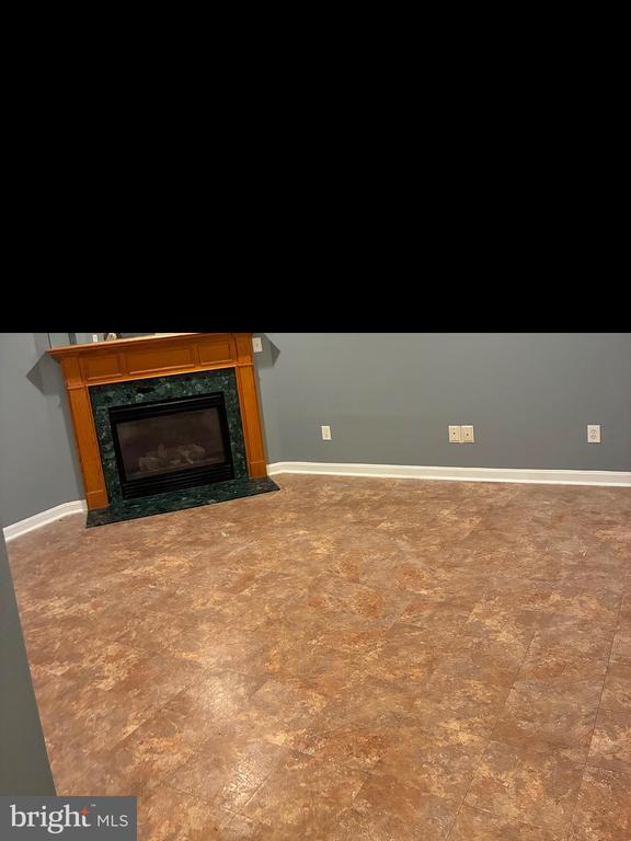 Building Photo - 746 Villager Cir