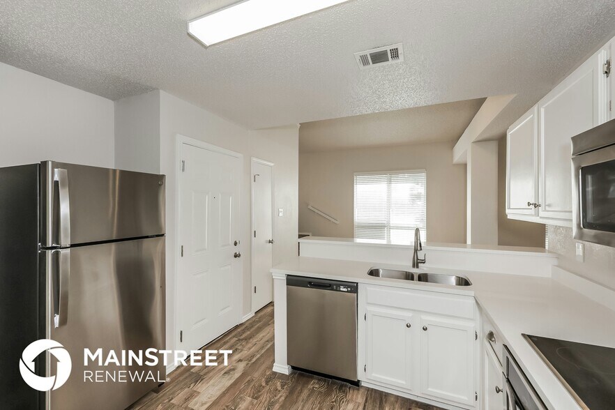 Building Photo - 828 Bentree Dr