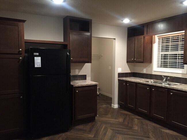 Building Photo - 558 Bowline Blvd