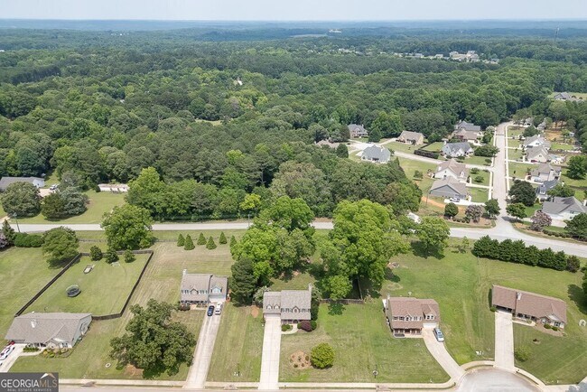 Building Photo - 323 Deer Run Dr