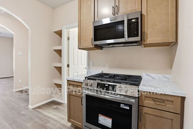 Building Photo - 925 E Garfield St