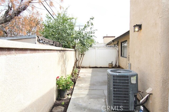 Building Photo - 9505 Arlington Ave