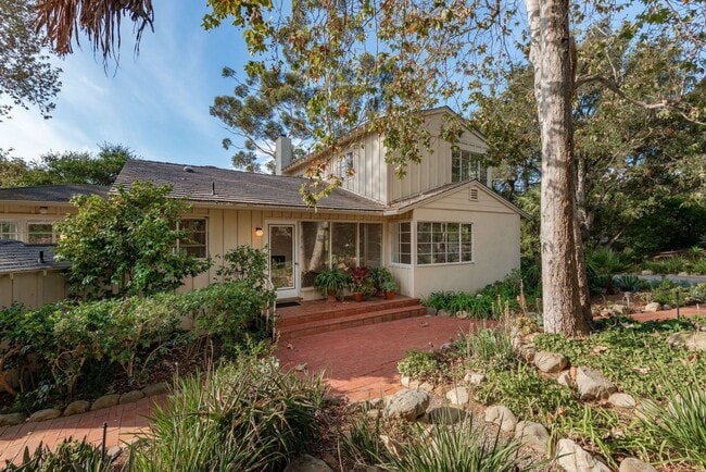 Building Photo - Located in the MUS - Unfurnished Serene El Bosque Home Available November