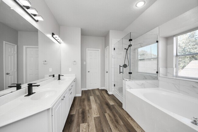 Building Photo - 14706 Cross Jct St