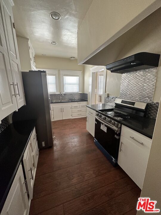 Building Photo - 1404 S St Andrews Pl